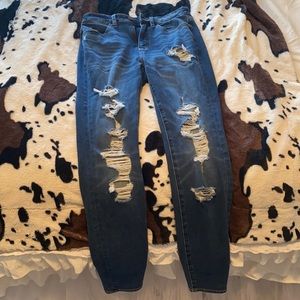 AMERICAN EAGLE DISTRESSED JEANS NWOT